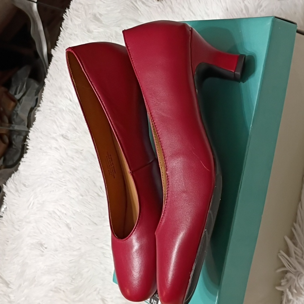 Array Flatter Classic Red Women's Leather Pumps H… - image 4